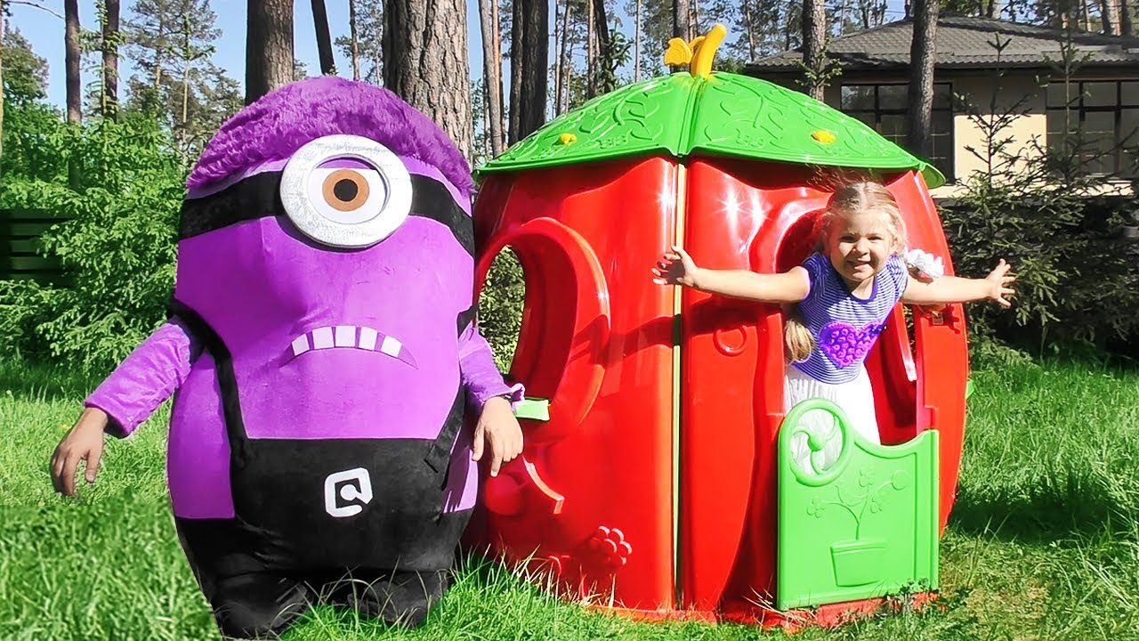 Diana-Builds-House-for-the-Minion-Funny-videos-for-children