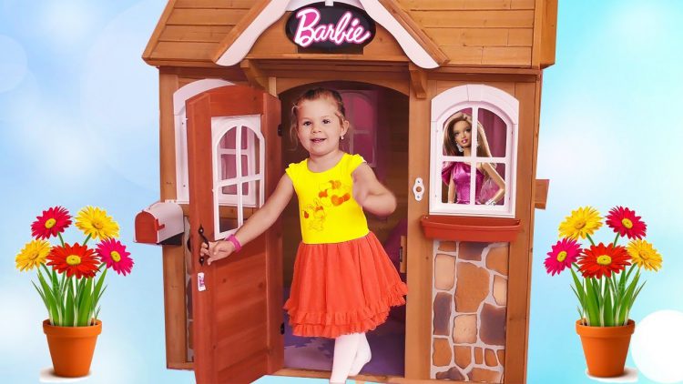 Kids-Playroom-Lady-Land-with-houses-and-dolls-Barbie