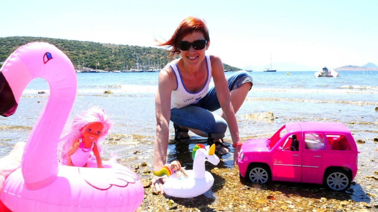 Kukly-Barbi-na-plyazhe-Video-dlya-devochek-Igry-s-peskom