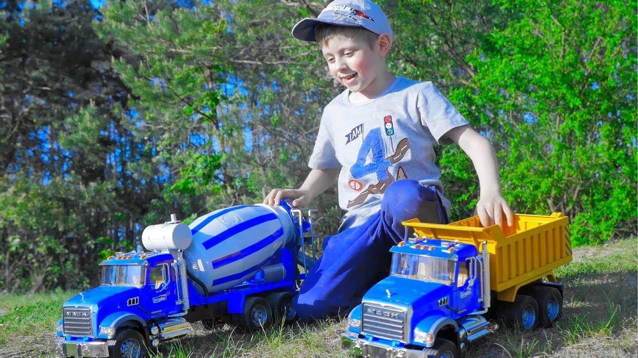 Rabochie-Mashinki-dlya-detej-i-pesok-Betonomeshalka-i-Samosval-Bruder-MACK-Danik-stroit-krepost