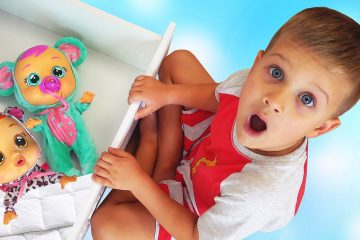 Roma-has-funny-Dreams-Pretend-Play-video-for-kids