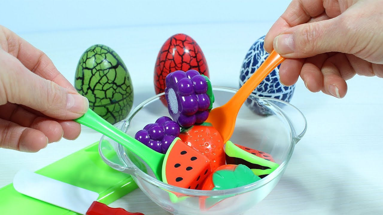 UCHIM-nazvaniya-YAGOD-i-tsveta-Syurprizy-v-yajtsah-Igrushki-dlya-detej-Igraem-vmeste