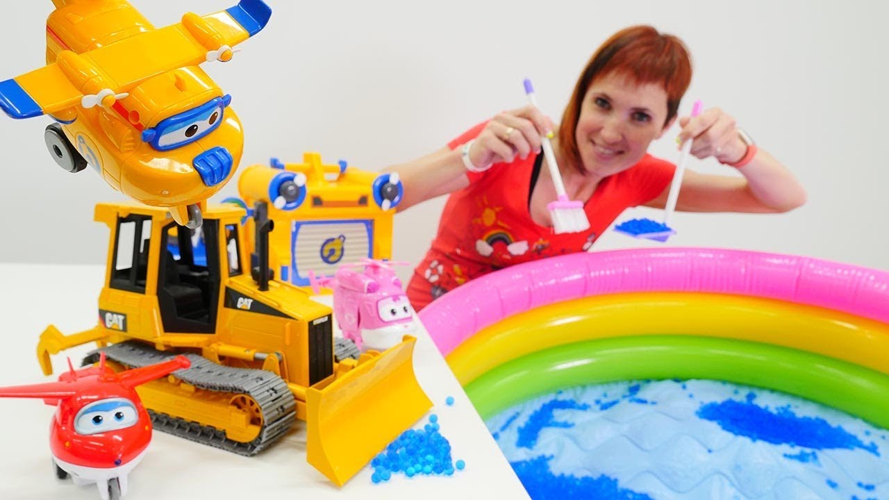 Video-dlya-detej.-Super-krylya-popali-pod-dozhd