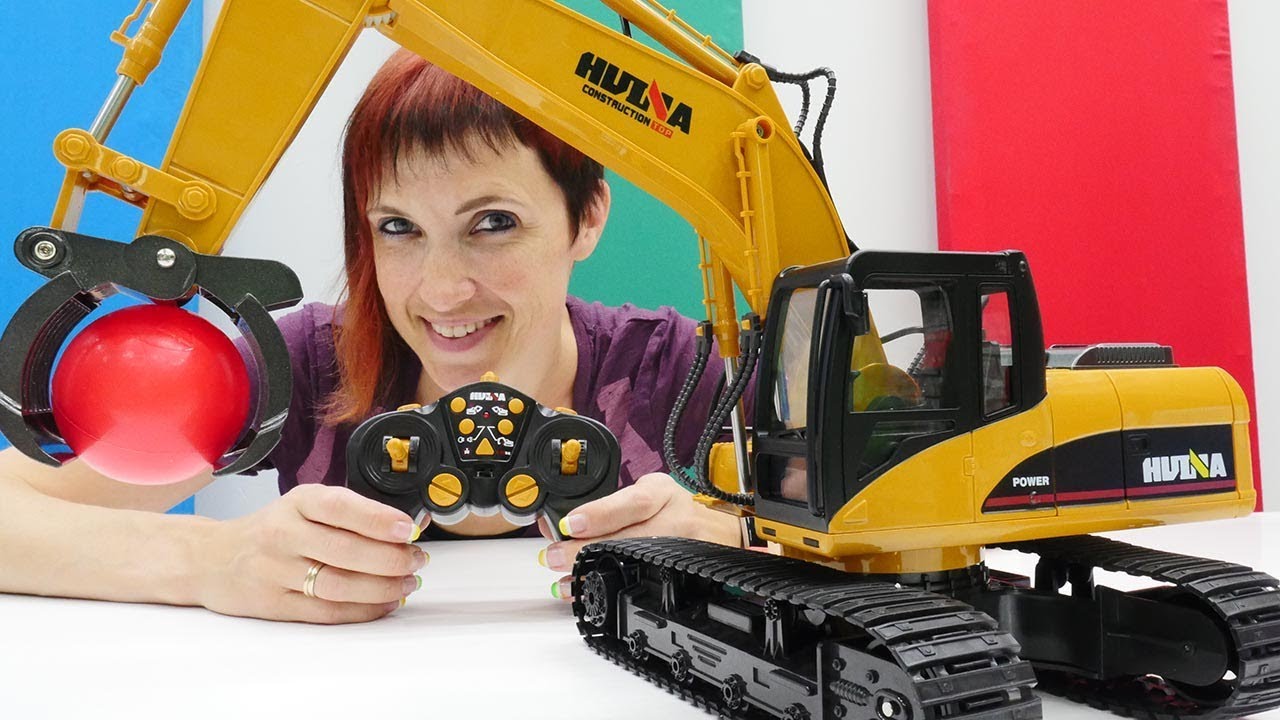 Igrushechnyj-ekskavator.-Raspakovka-s-Mashej-Kapuki.-Video-dlya-malchikov