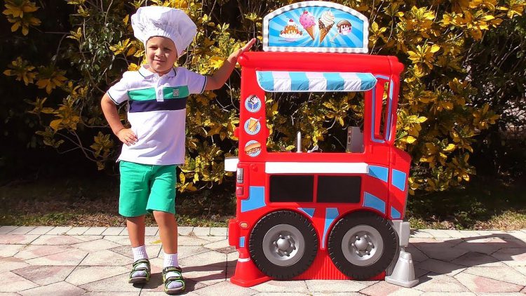 Roma-and-Papa-Pretend-Play-with-Food-cooking-Truck-Toy