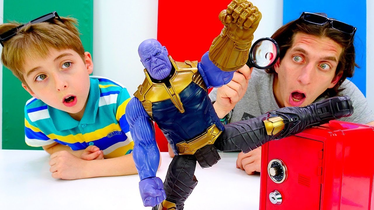 Video-s-igrushkami-Tanos-i-supergeroi-Igra-detektiv-dlya-detej
