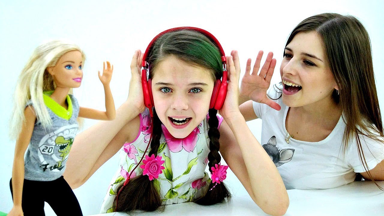 CHellendzh-povtori-slovo-v-naushnikah.-Video-dlya-devochek-s-Barbi