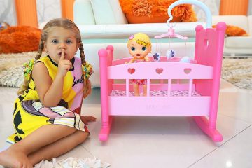 Diana-Pretend-Play-with-Baby-doll-and-toys