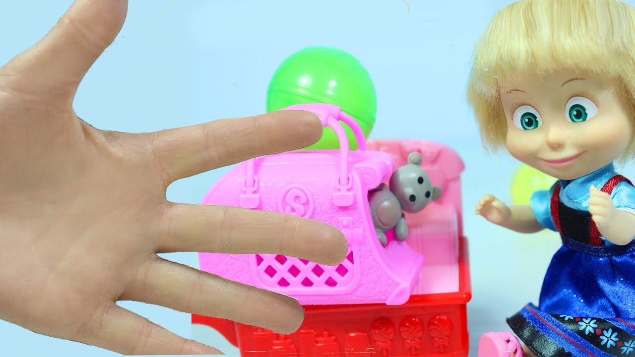 Masha-poyot-pesenku-pro-Palchiki-Ishhet-syurprizy-Uchit-tsveta