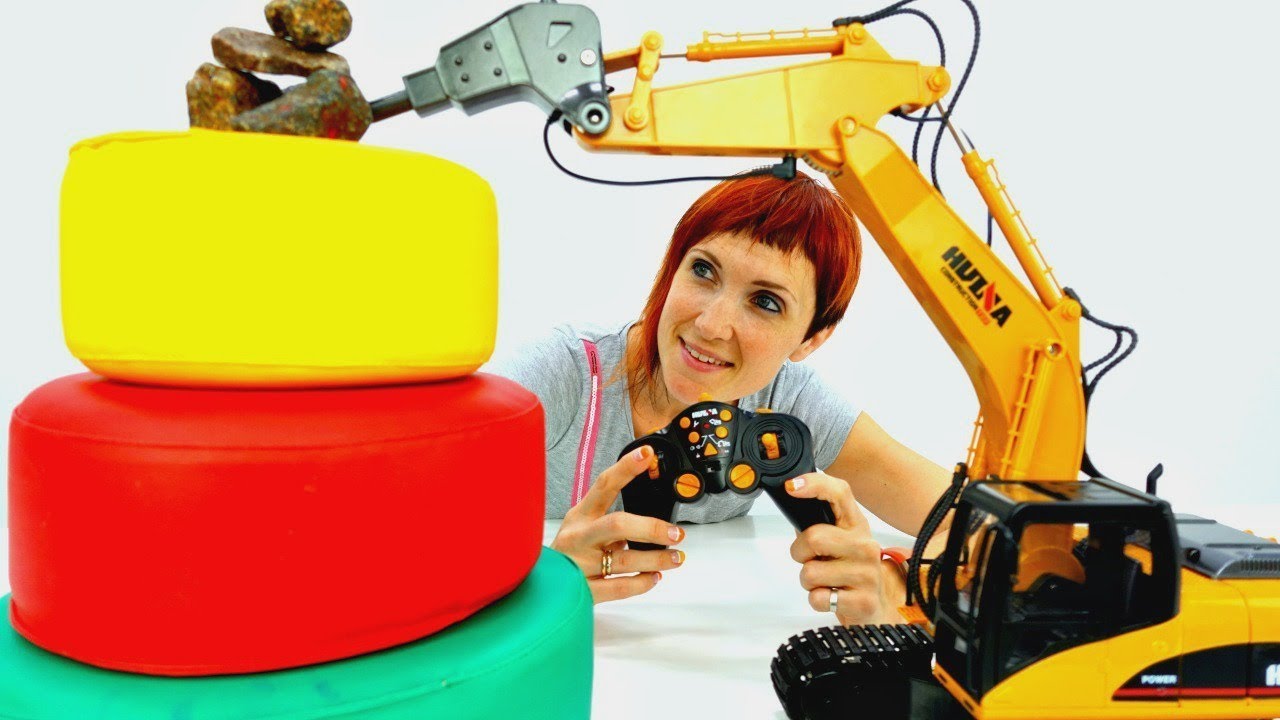 Raspakovka-Mashina-s-otboi-nym-molotkom-na-radioupravlenii.-Detskie-igrushki