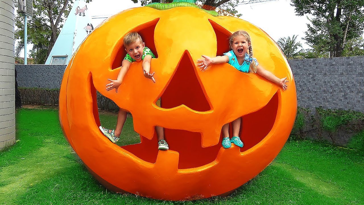 Roma-and-Diana-plays-at-farm-Pony-Family-fun-for-kids-activities