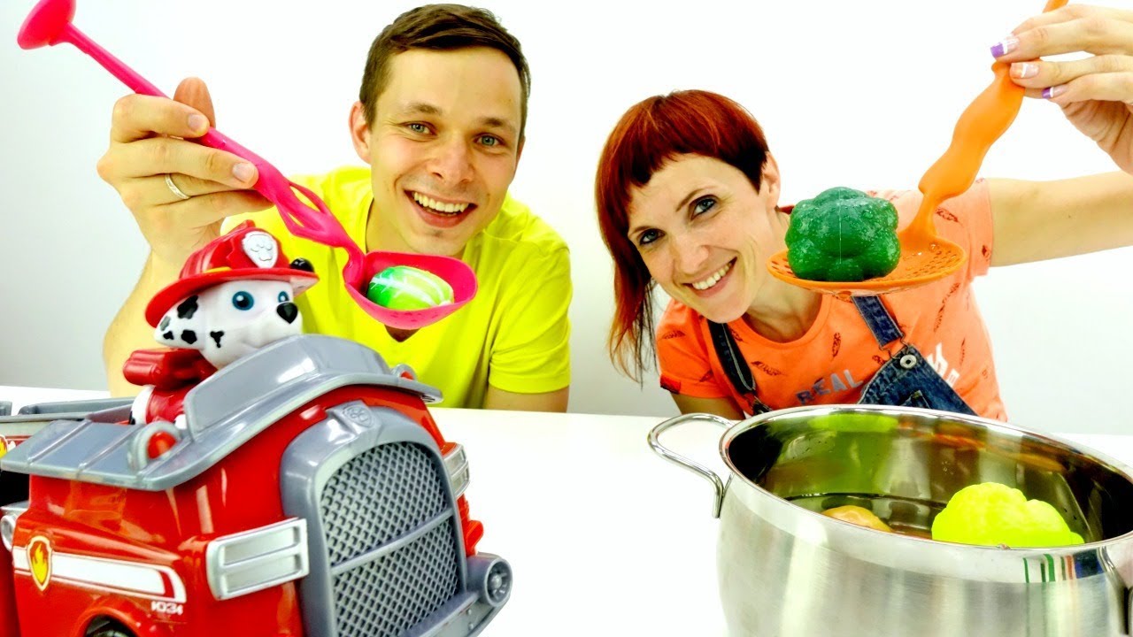 SHHenyachij-patrul-v-Kafe-na-dereve.-Igry-dlya-detej-s-igrushkami