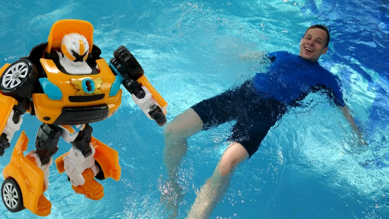 Video-dlya-malchikov-Mashinki-v-akvaparke-Multiki-pro-mashinki