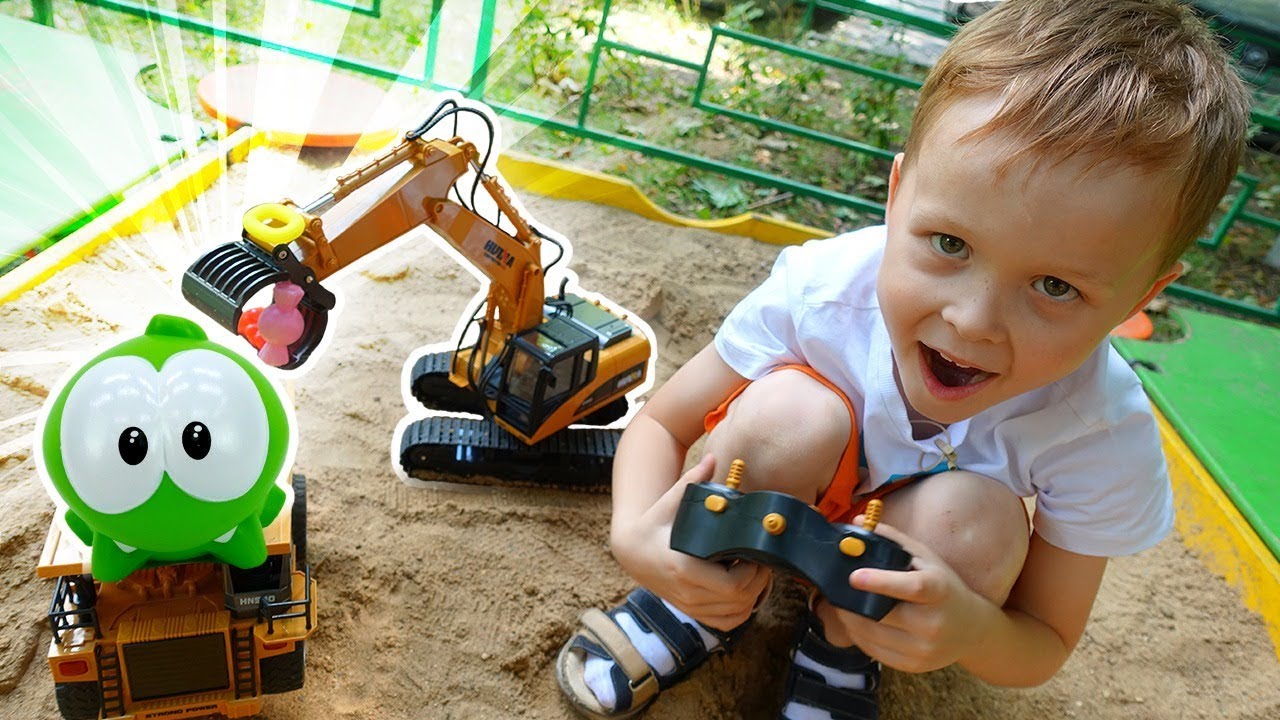 Am-nyam-i-Ekskavator-na-detskoi-ploshhadke.-Video-dlya-detej