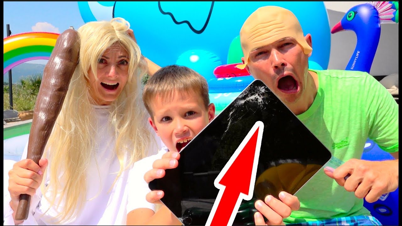 Baldi-RAZBIL-novyj-iPad-Maksa-i-GRANNY-v-realnoj-zhizni-meshaet-detyam-ili-kids-VS-Baldi