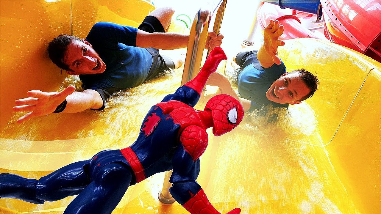 CHelovek-Pauk-i-Akvatim-sorevnovanie-v-akvaparke-Smeshnye-video