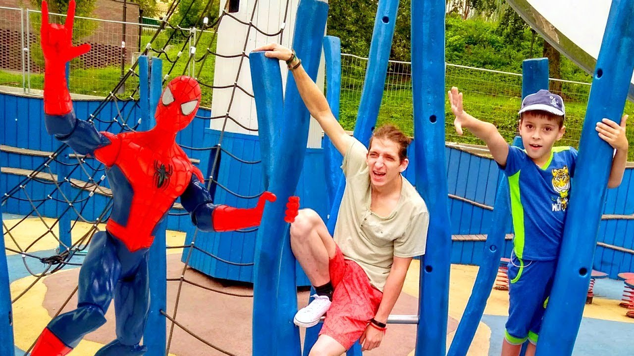 CHelovek-Pauk-i-Stervyatnik-trenirovka-v-parke.-Video-dlya-detej