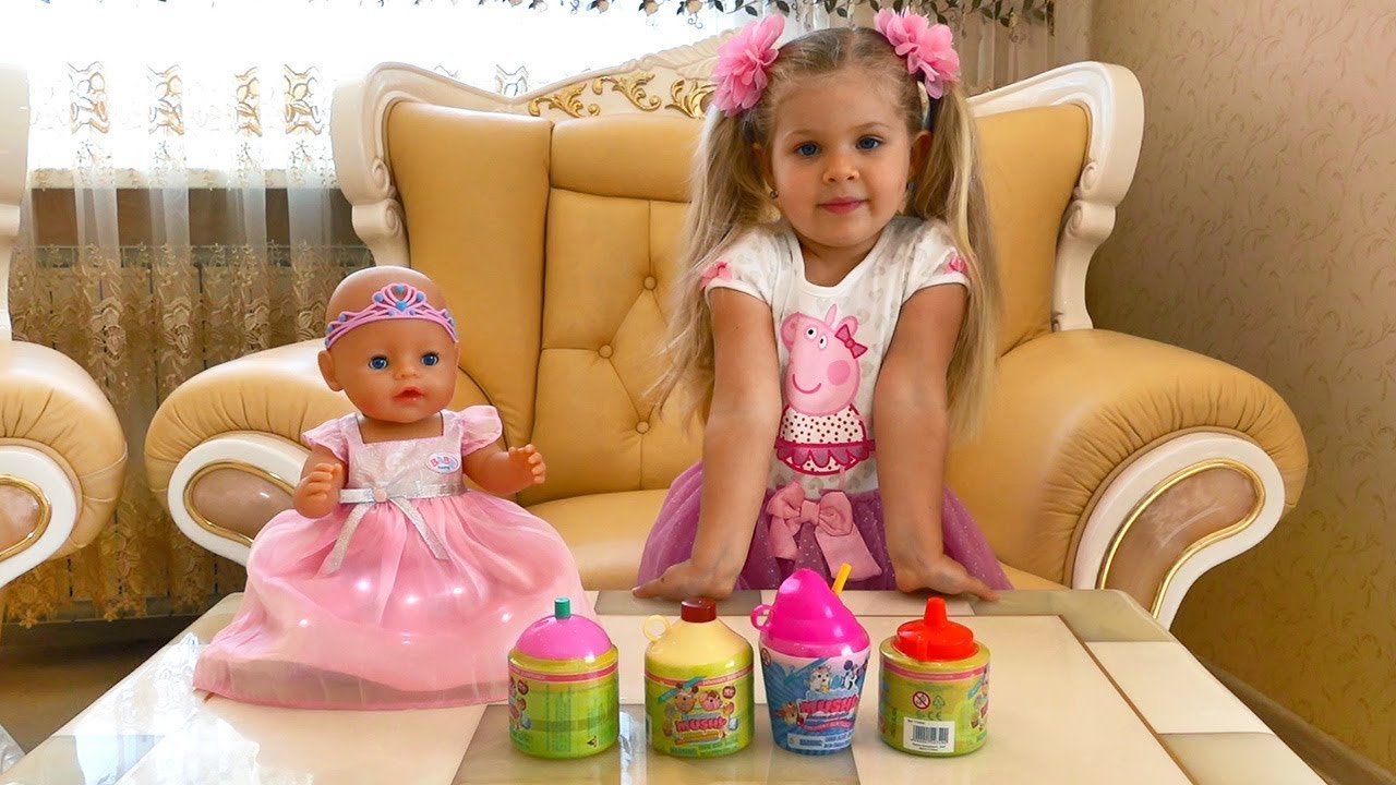 Diana-otkryvaet-Igrushki-syurprizy-Smushi-Mushi-Smooshy-Mushy