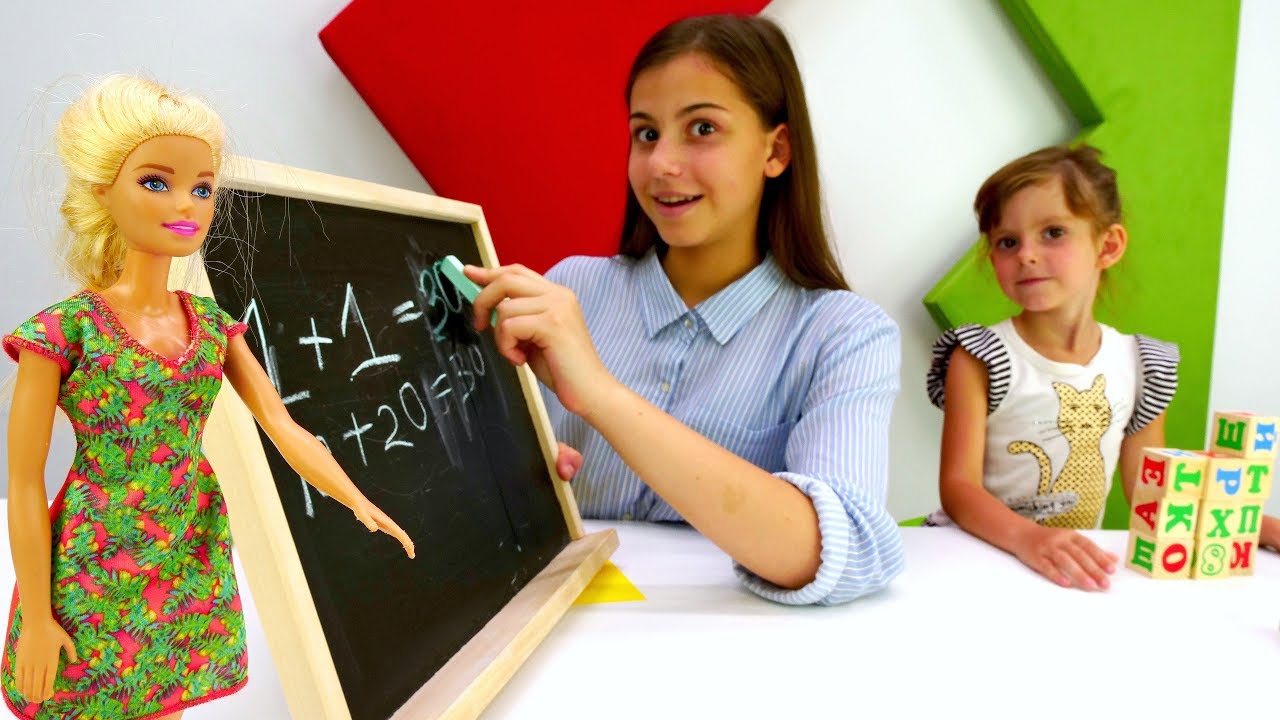 Sobiraemsya-v-shkolu-Podgotovka-k-urokam-s-Barbi-Video-dlya-devochek