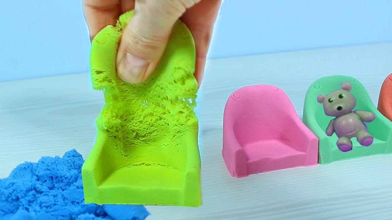 Syurprizy-iz-kineticheskogo-peska-Uchim-tsveta-na-russkom.-Igrushki-Masha-i-Medved