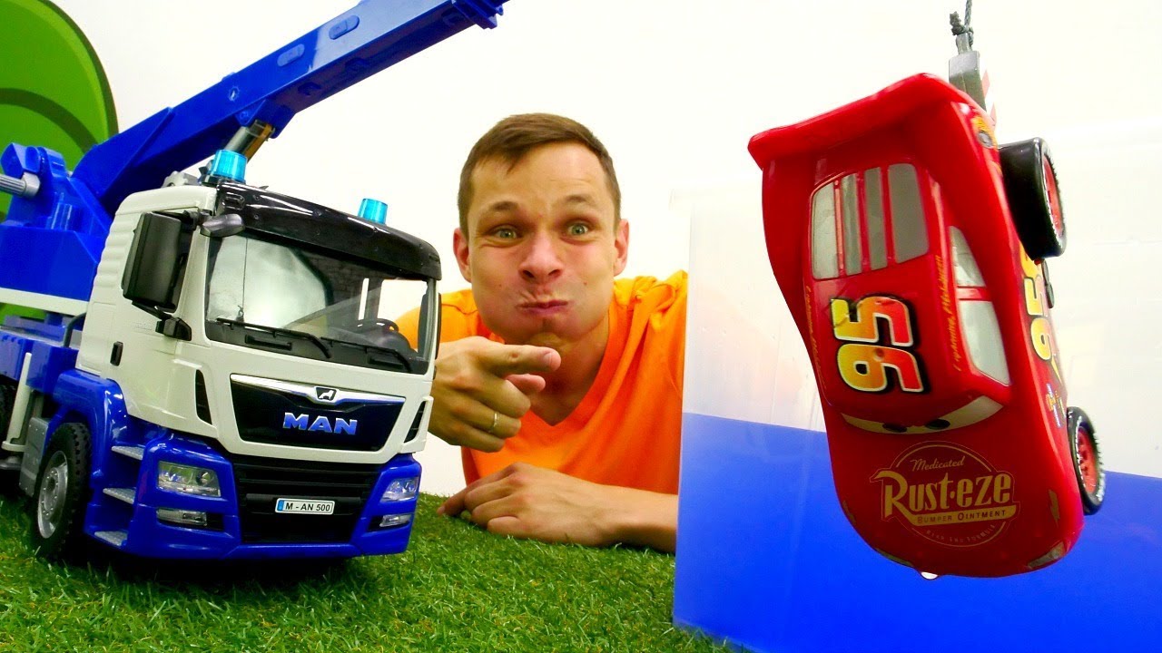 Tachki-Molniya-Makvin-na-rybalke-s-Fyodorom-Igry-s-mashinkami