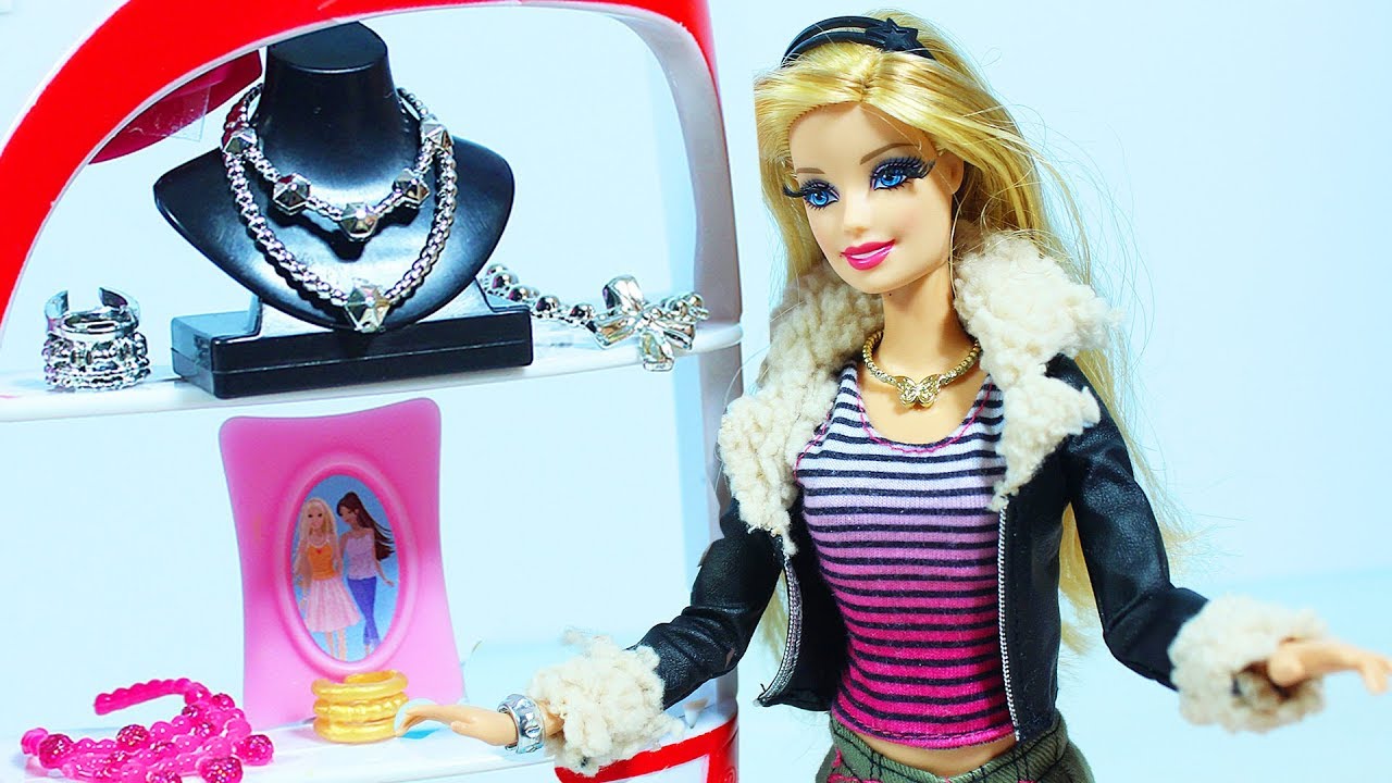 Uchim-tsveta-igraya-s-kuklami-Barbi