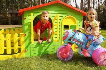 Diana-and-Roma-Pretend-Play-with-Playhouses-for-children