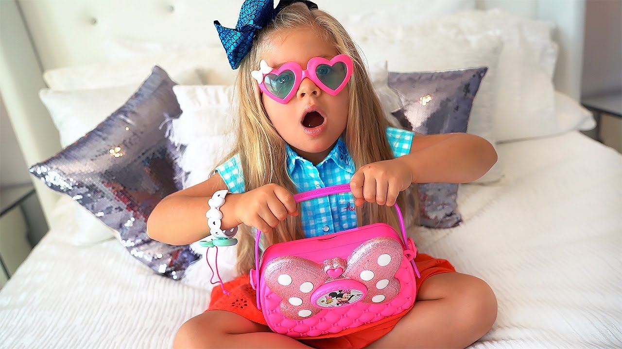 Diana-sobiraetsya-na-Den-Rozhdeniya-Diana-is-going-to-a-birthday