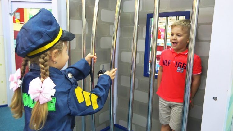 Fun-Pretend-Play-Professions-for-Kids-Story-in-the-Childrens-museum