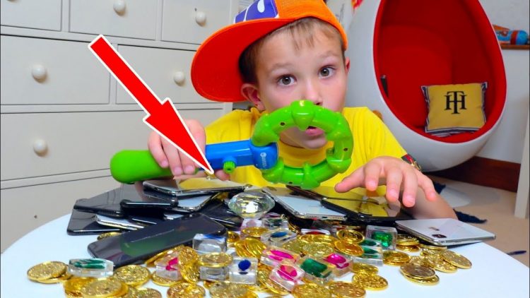 Deti-nashli-Strannyj-Klad-u-nas-vo-dvore-20-iPhone-X-brillianty-i-ne-tolko