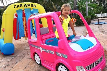 Diana-and-Papa-Pretend-Play-car-wash