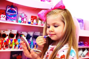 Diana-Pretend-Play-Dress-Up-and-New-Make-Up-toys