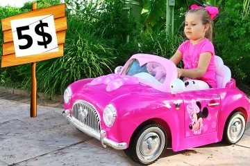 Diana-Pretend-Play-with-new-Toy-Cars