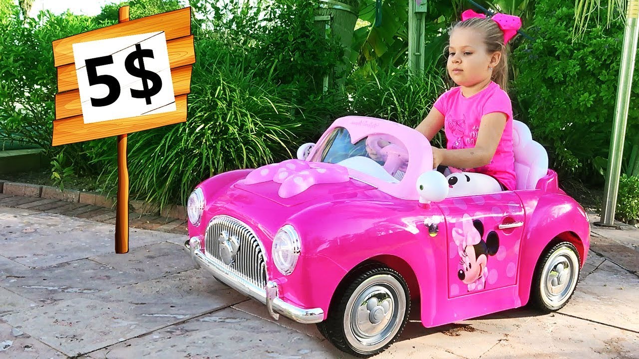 Diana-Pretend-Play-with-new-Toy-Cars