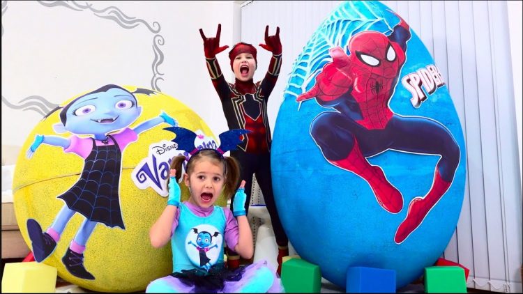 Deti-ne-podelili-igrushki-Spiderman-i-Vampirina-v-ogromnyh-yajtsah-Giant-toy-eggs-with-surprise