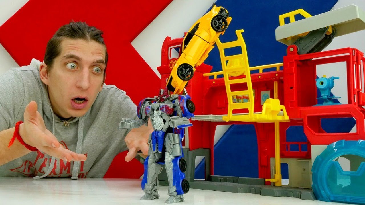 Roboty-Transformery-Optimus-Deseptikon-Avtoboty-zashhishhayut-bazu