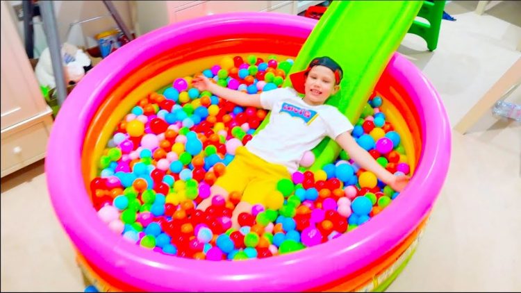 Deti-ne-mogut-podelit-igrushki