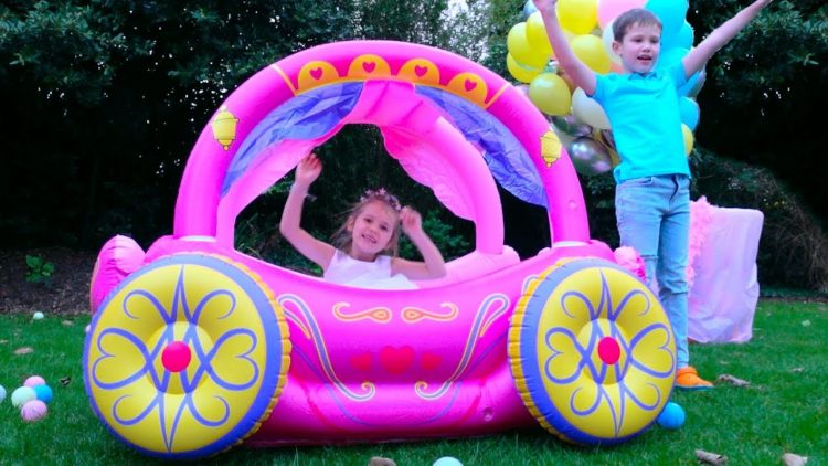 Fun-Birthday-with-Princess-Inflatable-Carriage-and-gift-Toys