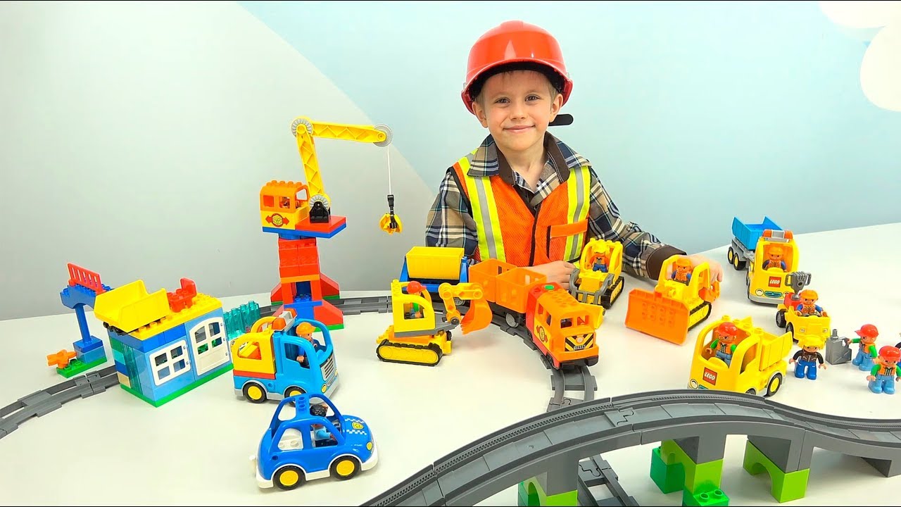 Stroiteli-LEGO-i-MASHINKI-vmeste-s-Danikom-delayut-novuyu-ZHeleznuyu-Dorogu-s-POEZDOM
