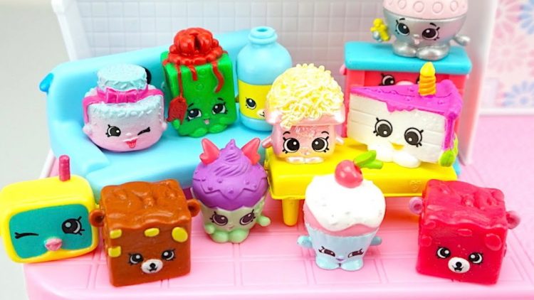 Syurprizy-i-igrushki-SHopkins.-Raspakovyvaem-paketiki-syurprizy