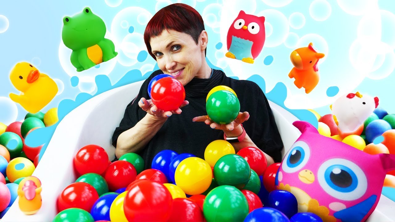 Video-dlya-detej-s-Mashej-Kapuki-Kanuki.-Vanna-s-sharikami-dlya-igrushek