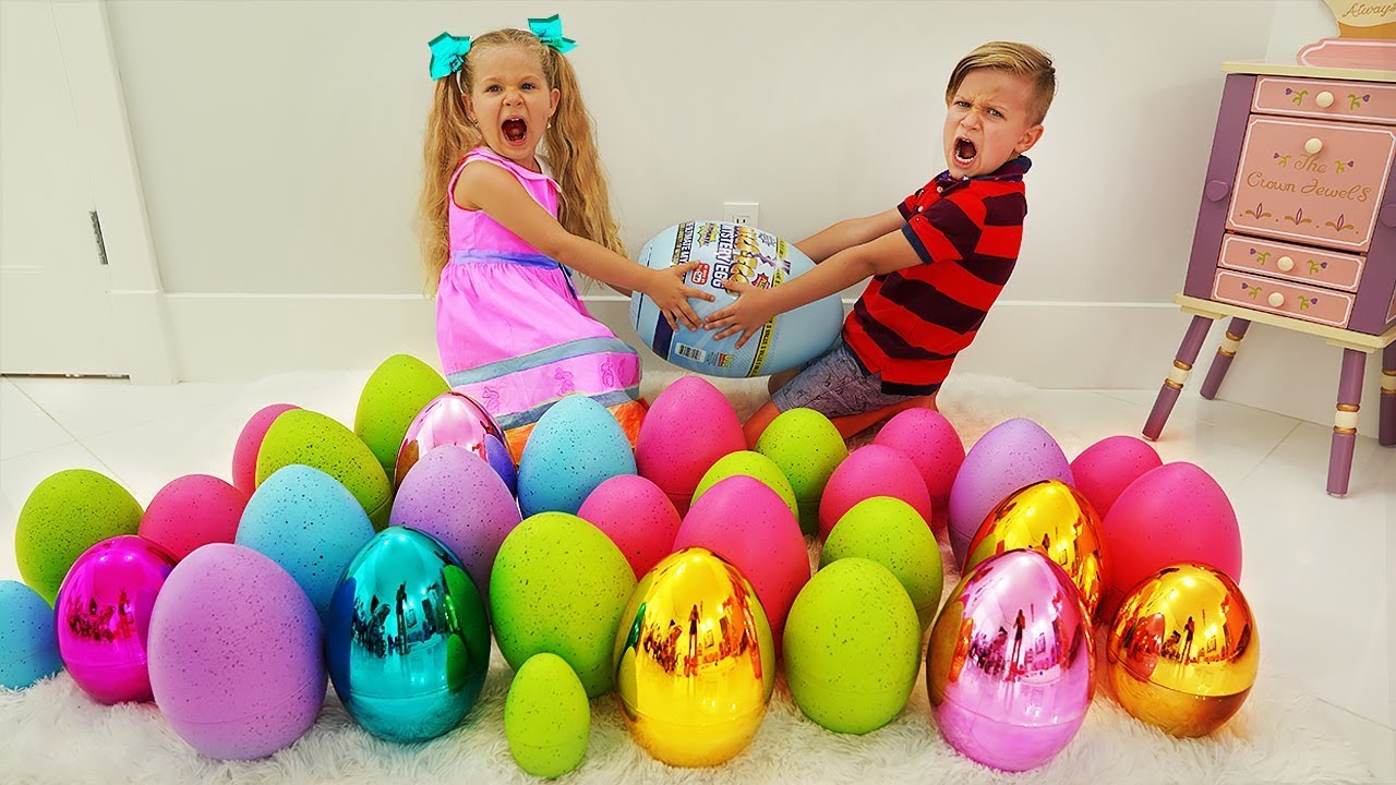 Diana-and-Roma-pretend-play-Easter-Surprise-Eggs-Hunt