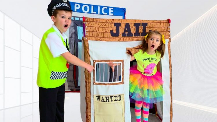 Max-go-to-Toy-Jail-Playhouse-as-a-Katy-pretend-cop