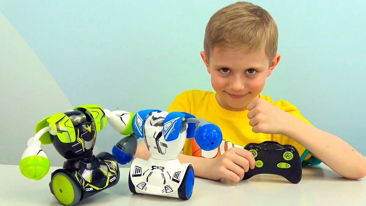Smeshnye-Roboty-Boksyory-dlya-detej-Danik-i-Papa-igrayut-v-ROBO-COMBAT