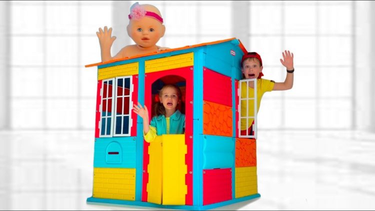 Max-build-a-playhouse-with-friends