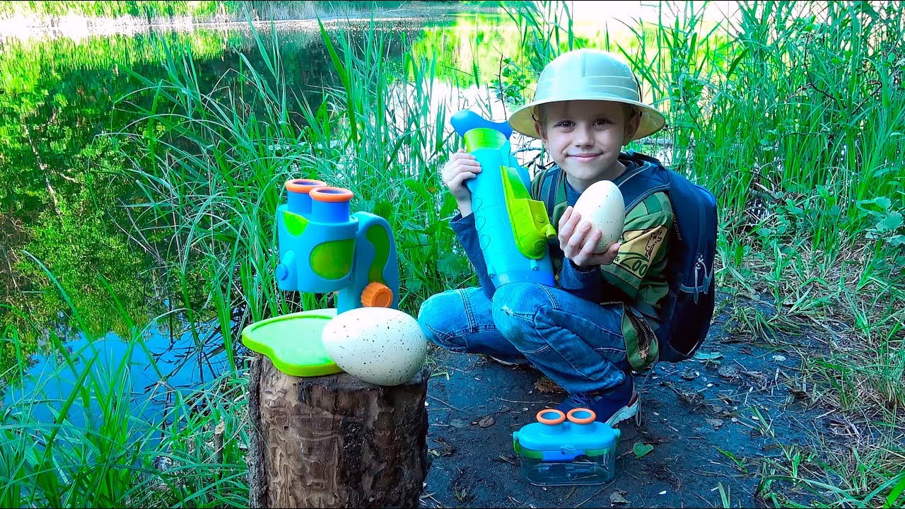 Danik-issledovatel-i-Igrushki-GEOSAFARI-Nashli-pod-vodoj-YAJTSA-DINOZAVROV