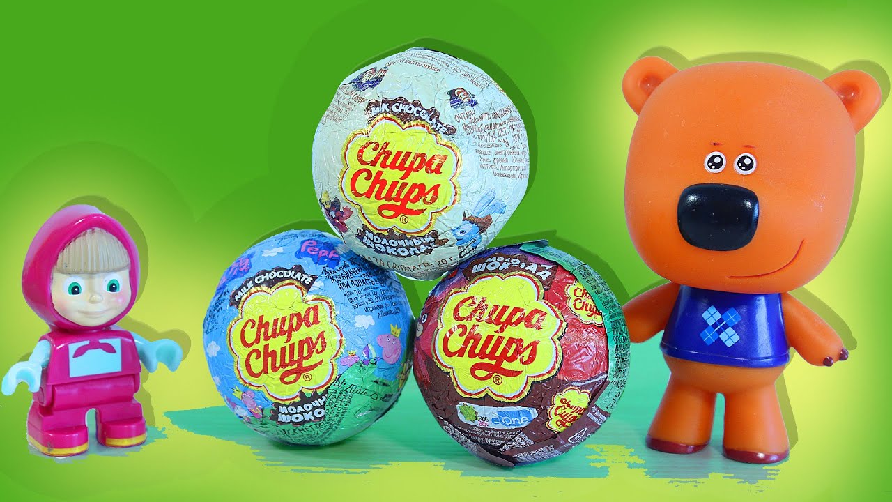 Kesha-i-Masha-igrayut-na-Detskoj-ploshhadke-CHupa-CHups-Geroi-v-Maskah-Svinka-Peppa-Smeshariki