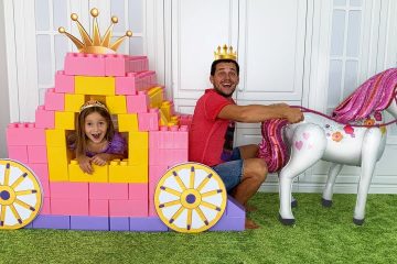 Sofia-is-going-to-the-ball-amp-Rides-on-a-Princess-Carriage-of-colored-toy-blocks