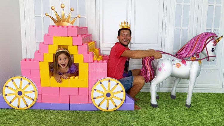 Sofia-is-going-to-the-ball-amp-Rides-on-a-Princess-Carriage-of-colored-toy-blocks