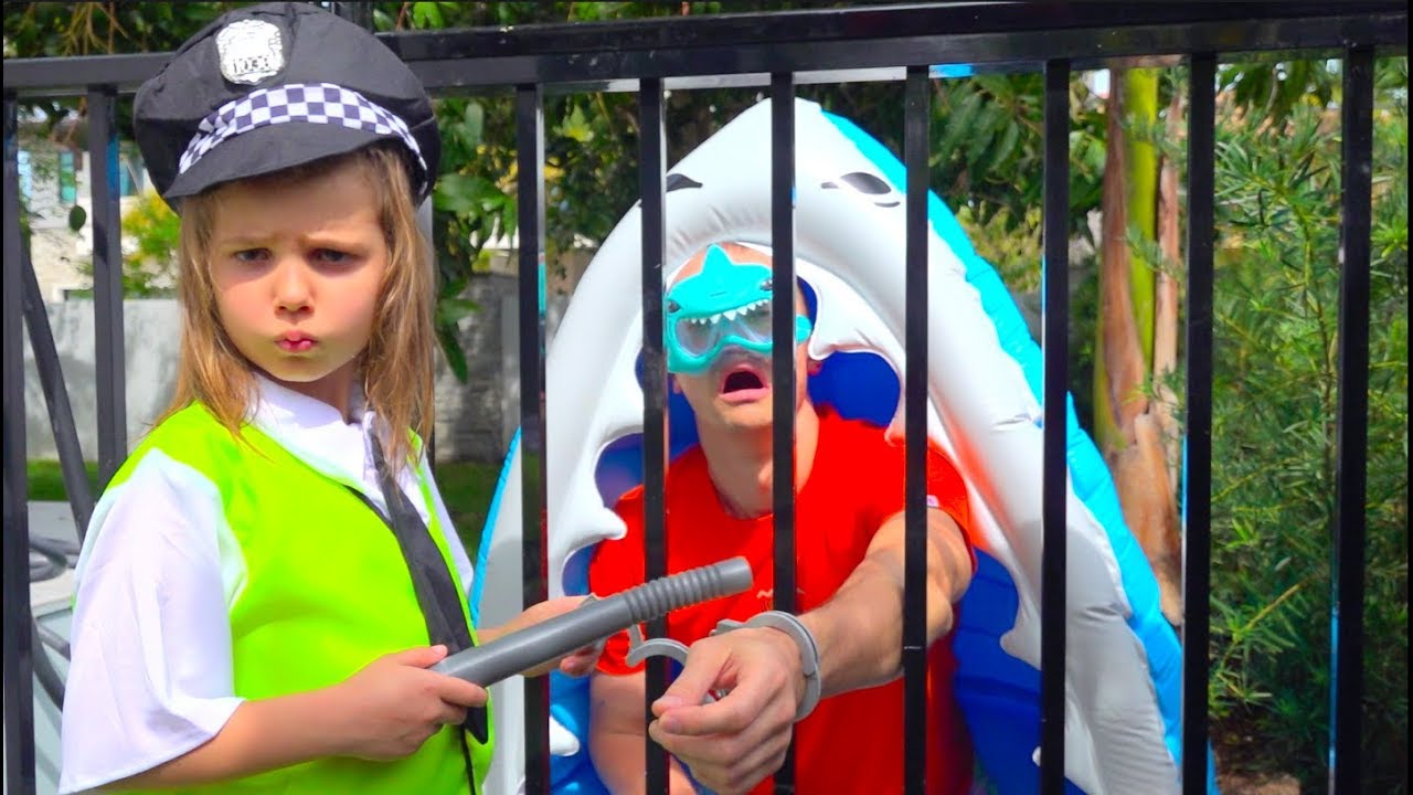 Max-and-Katy-Pretend-Play-Police